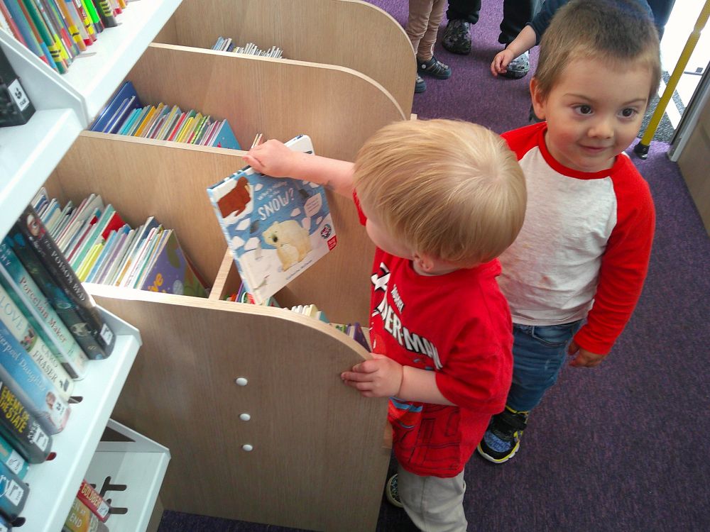 reading activities for babies at blue windmill nursery in rugby 2